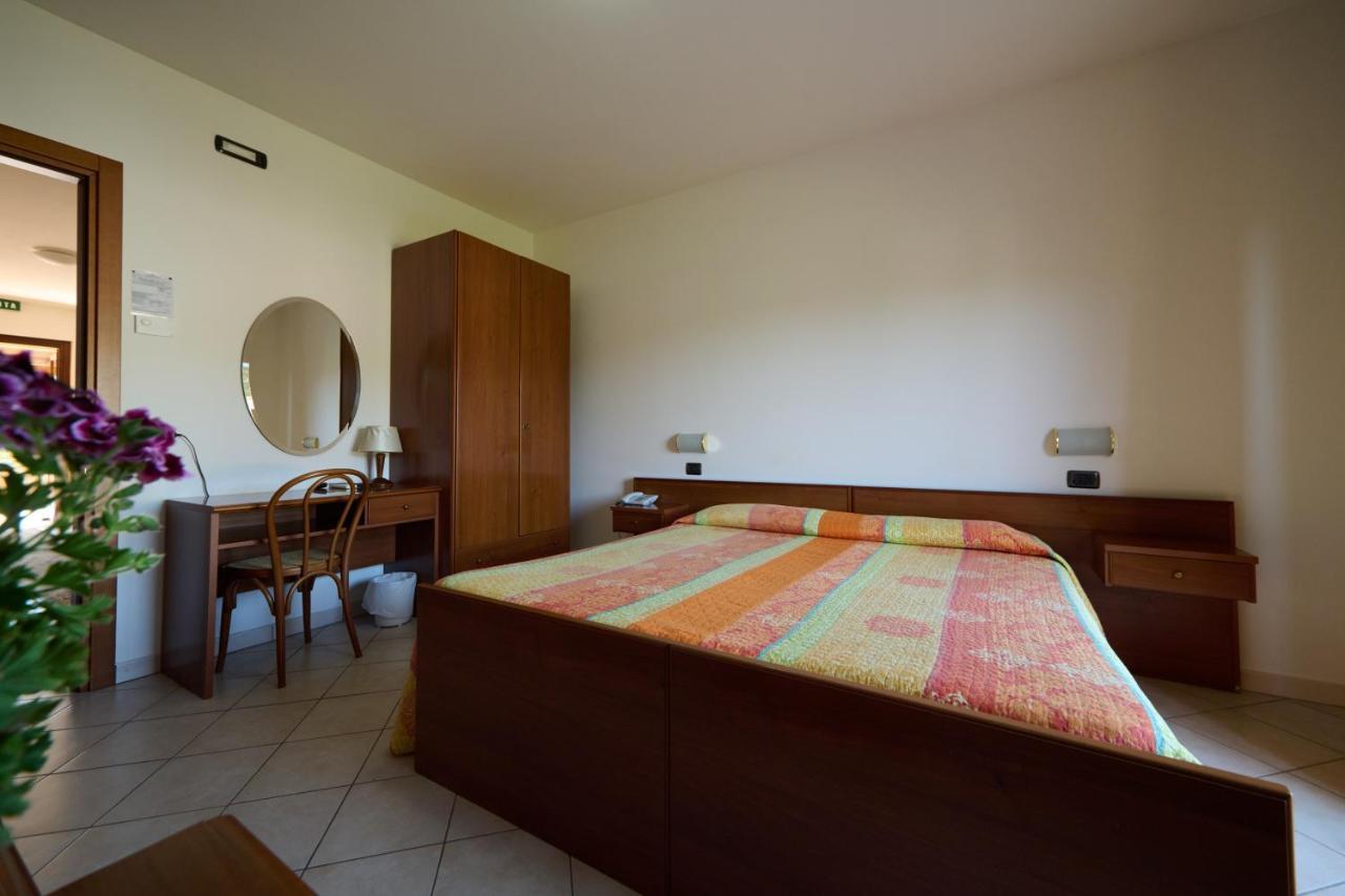 Albergo Shine Acqualagna Esterno foto