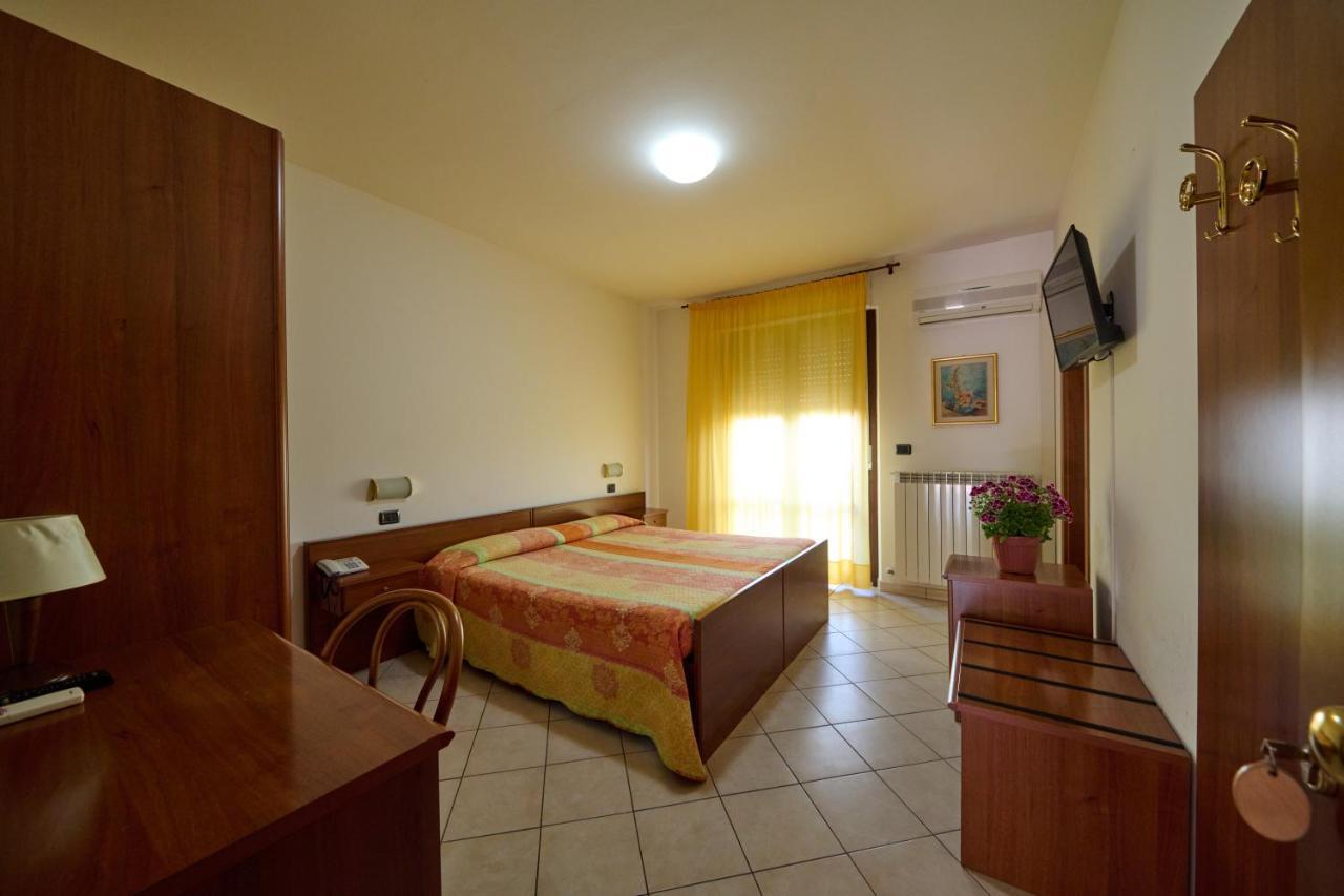 Albergo Shine Acqualagna Esterno foto