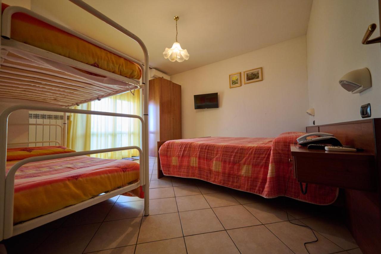 Albergo Shine Acqualagna Esterno foto